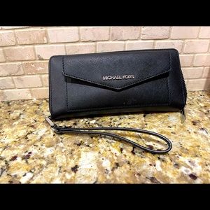Micheal Kors wristlet Wallet